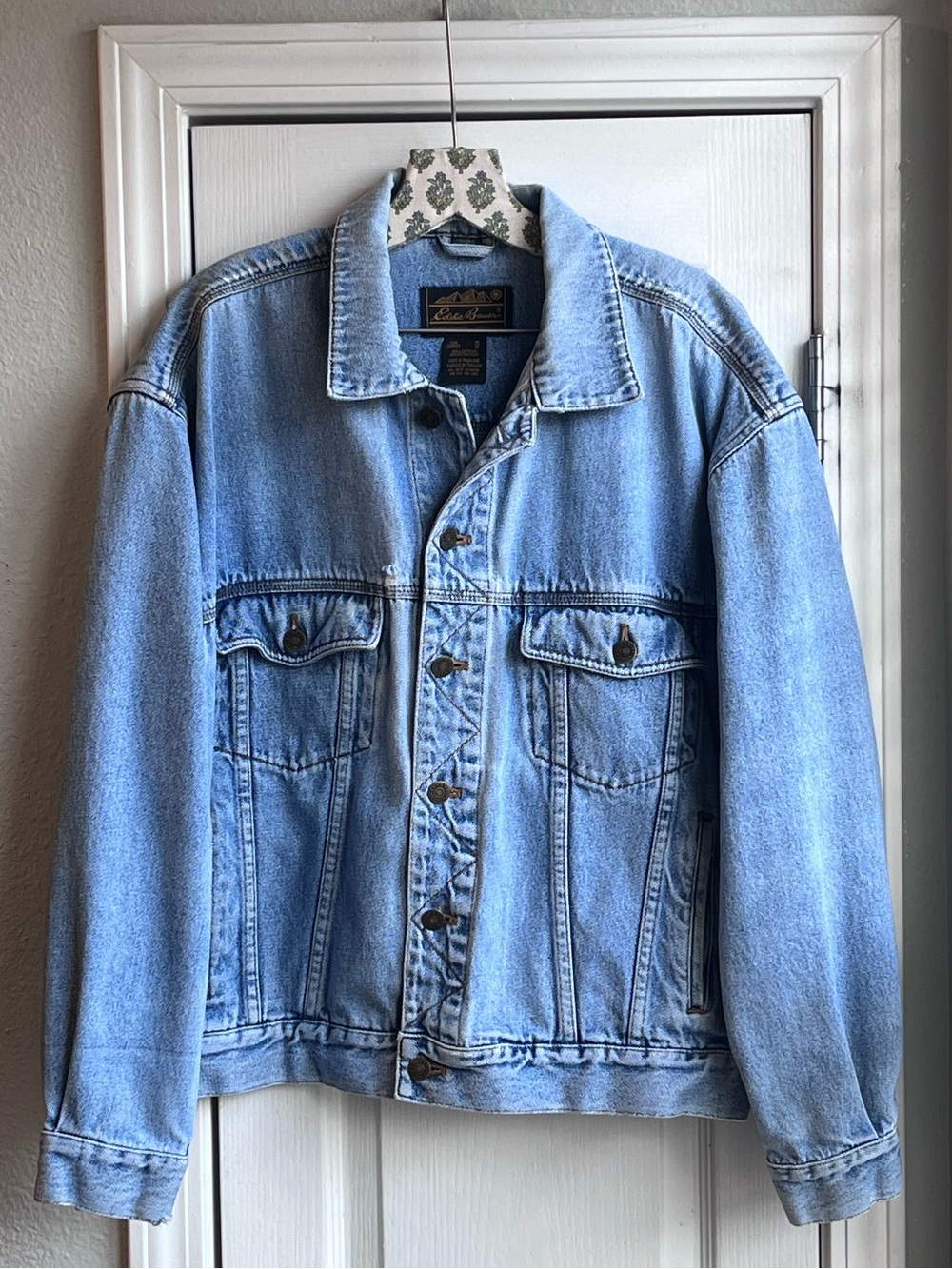 Vintage 90s EDDIE BAUER Denim Trucker Jacket Light Wash Oversized Men’s Medium